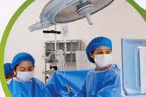 Phẫu thuật laser quang đông cứu thai nhi mắc hội chứng truyền máu giai đoạn IV