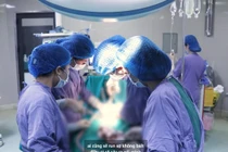 Cứu mẹ con sản phụ rau tiền đạo trung tâm, dị ứng paracetamol