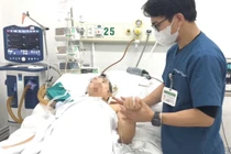 Liệt toàn thân... sau mũi tiêm trị đau cổ vai gáy