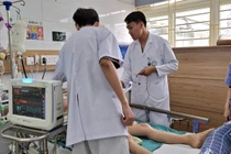 Uống thuốc bột chữa bệnh dạ dày người phụ nữ bị hôn mê sâu