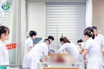 Cứu bệnh nhi đuối nước, không có người thân đi cùng