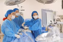 Lần đầu tiên đặt shunt dẫn lưu màng phổi cứu thai nhi trong bụng mẹ