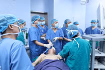 Can thiệp qua nội soi phế quản ống cứng, điều trị bệnh tắc nghẽn đường thở