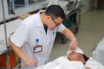 9 ngày Tết 33 ca tai nạn pháo nổ nhập bệnh viện Việt Đức