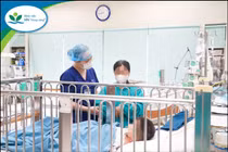 Cập nhật tình hình bé trai bị xe cán “đủ tiền mới cấp cứu”