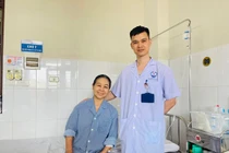 Uống thuốc nam tiêu u, cụ bà nguy kịch vì u "khủng" chảy máu 