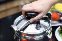 Người phụ nữ bỏng mặt do hơi từ nồi áp suất, cách xử lý bỏng hơi