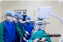 Đặt thông đại tràng giải áp điều trị tắc ruột do ung thư đại trực tràng