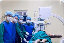 Đặt thông đại tràng giải áp điều trị tắc ruột do ung thư đại trực tràng