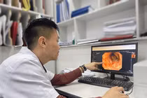 Hẹp trực tràng, nghi ung thư sau tiêm xơ trĩ tại phòng khám tư