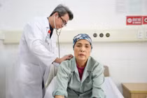 Điều trị đa mô thức phục hồi ung thư phổi di căn não, xương