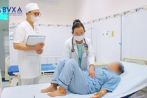 Đang sinh hoạt tại nhà, người phụ nữ 60 tuổi sốc tim nguy kịch