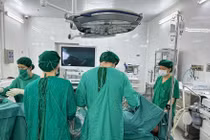 Đặt nội khí quản ống mềm cho người bệnh ung thư không há được miệng