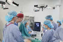 Tiêm filler nâng ngực ở cơ sở chui, cô gái 19 tuổi trẻ nguy kịch