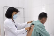 Sốt cao hơn một tháng, người đàn ông không ngờ mắc nấm phổi