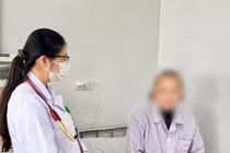 Nhiễm trùng đường ruột nghiêm trọng do nhiễm giun đũa từ chó nuôi trong nhà