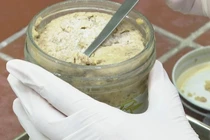 Pate chế biến và bảo quản sai cách dễ ngộ độc Botulinum