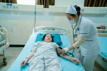 Hiếp gặp: Cứu sống bệnh nhân tắc toàn bộ động mạch chủ bụng và thận