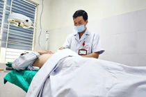 Yêu sai tư thế, thanh niên 35 tuổi vỡ thể hang dương vật