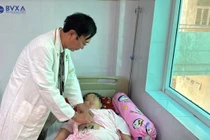 Trẻ mới sinh cũng có thể bị u buồng trứng, bác sĩ mách cách phát hiện