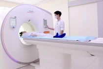 Chuẩn bị mổ ung thư bất ngờ phát hiện lao phổi