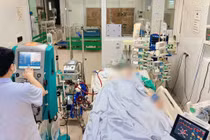 Can thiệp ECMO, thay huyết tương cứu người phụ nữ chảy máu phổi dữ dội