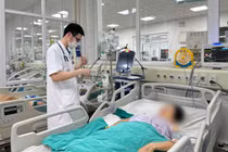 Sốc nhiễm khuẩn nặng sau tiêm khớp vai tại phòng khám tư