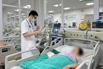 Sốc nhiễm khuẩn nặng sau tiêm khớp vai tại phòng khám tư