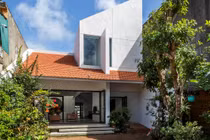 Ngôi nhà mái ngói ở Quảng Ngãi đẹp long lanh trên báo nước ngoài