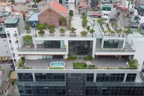 Bên trong siêu biệt thự “trên không” có nhà cổ trên nóc giữa Hà Nội 