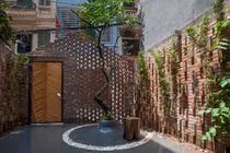 Đẹp ngỡ ngàng ngôi nhà trông giản dị mà ngập nắng gió giữa Hà Nội 