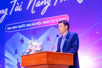  Trao học bổng cho 100 sinh viên tài năng vượt khó