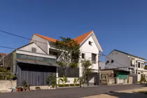 Ngôi nhà ngói đỏ đẹp ngỡ ngàng trên báo ngoại