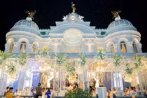 Dinh thự dát vàng của đại gia Việt “gây bão“ trên báo nước ngoài