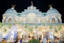 Dinh thự dát vàng của đại gia Việt “gây bão“ trên báo nước ngoài