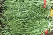 Loại rau trông như nắm cỏ, đắt hơn thịt “cháy hàng” dịp Tết 