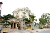 Tò mò siêu biệt thự gỗ gõ đỏ của đại gia Quảng Ninh