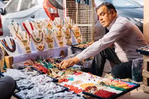 Kỳ bí thành phố ra đường là “đụng phải” vàng bạc đá quý 