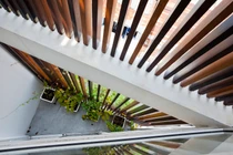 Nhà Sài Gòn ẩn sâu trong hẻm vẫn thoáng mát nhờ gạch thông gió