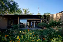 Ngắm nhà vườn tái chế đẹp nức lòng trên báo Mỹ