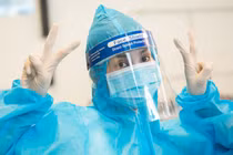 Bóng hồng trong đội tình nguyện viên nghệ sĩ tại TP.HCM