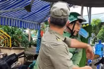 Bảo vệ dân phố tát shipper tại chốt phong tỏa ở TP.HCM