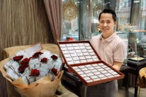 SỐC: Bó hoa làm từ 99 viên kim cương gây bão mạng xã hội