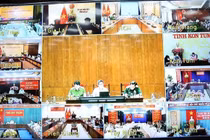Quang cảnh buổi làm việc trực tuyến tại các điểm cầu. (Ảnh: Hồng Pha/TTXVN phát)