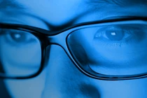 Sự thật đằng sau những bài viết khẳng định “ánh sáng xanh gây mù lòa”