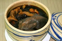 Thịt gà ác chữa di tinh, kinh nguyệt kém