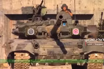 Video cận cảnh tăng T-90 phá hủy mục tiêu cơ giới của khủng bố ở Syria 