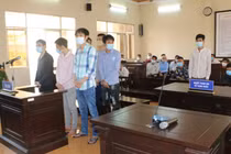 Các bị cáo tại tòa. Ảnh TTXVN.