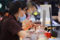 Giá vàng bật tăng mạnh, hướng tới giai đoạn cao trào mới