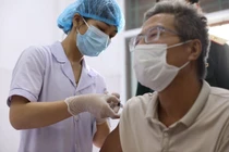 Bắt đầu tiêm vắc xin Nanocovax cho 12.000 tình nguyện viên